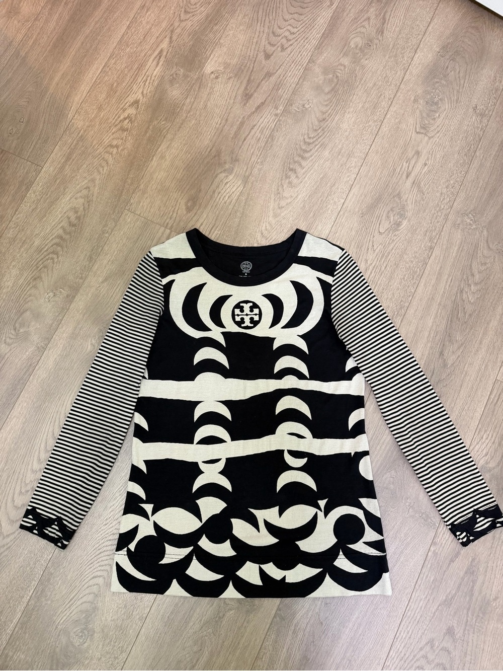 Tory Burch Black & White Graphic Long Sleeve Cotton Tee, Size S, Great Condition